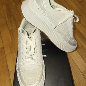 Nicole Miller Brita Pearl Size 9 sneakers
